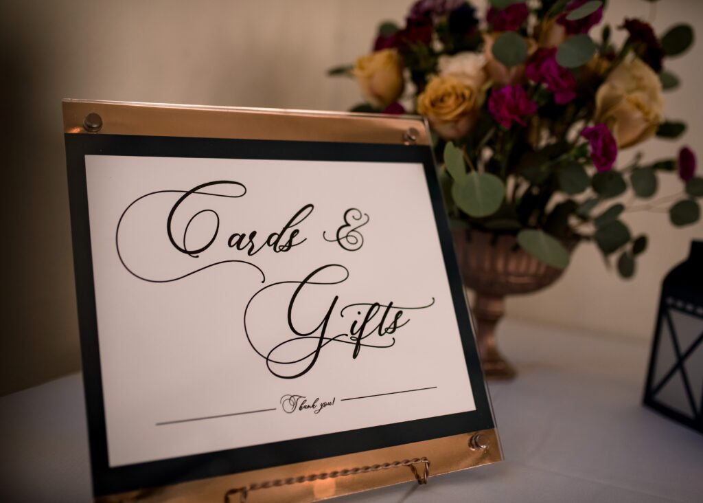 7 DIY wedding signs that are unique and modern