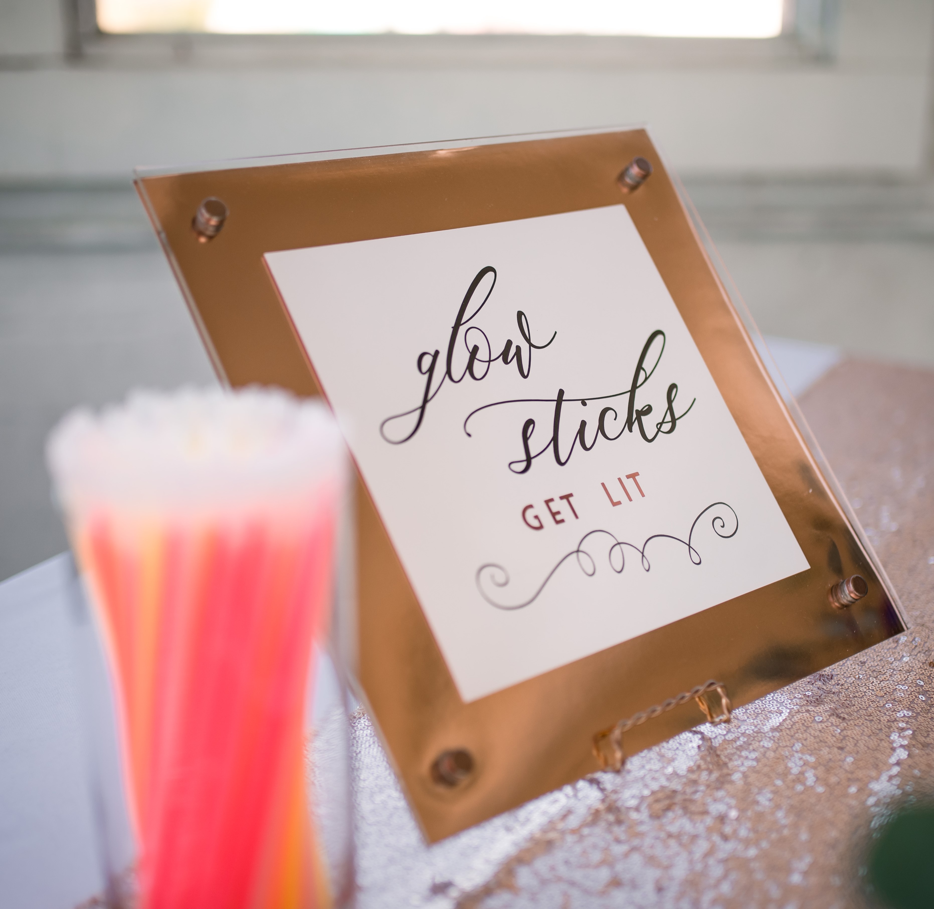 modern wedding signs you can do yourself that are budget friendly and unique